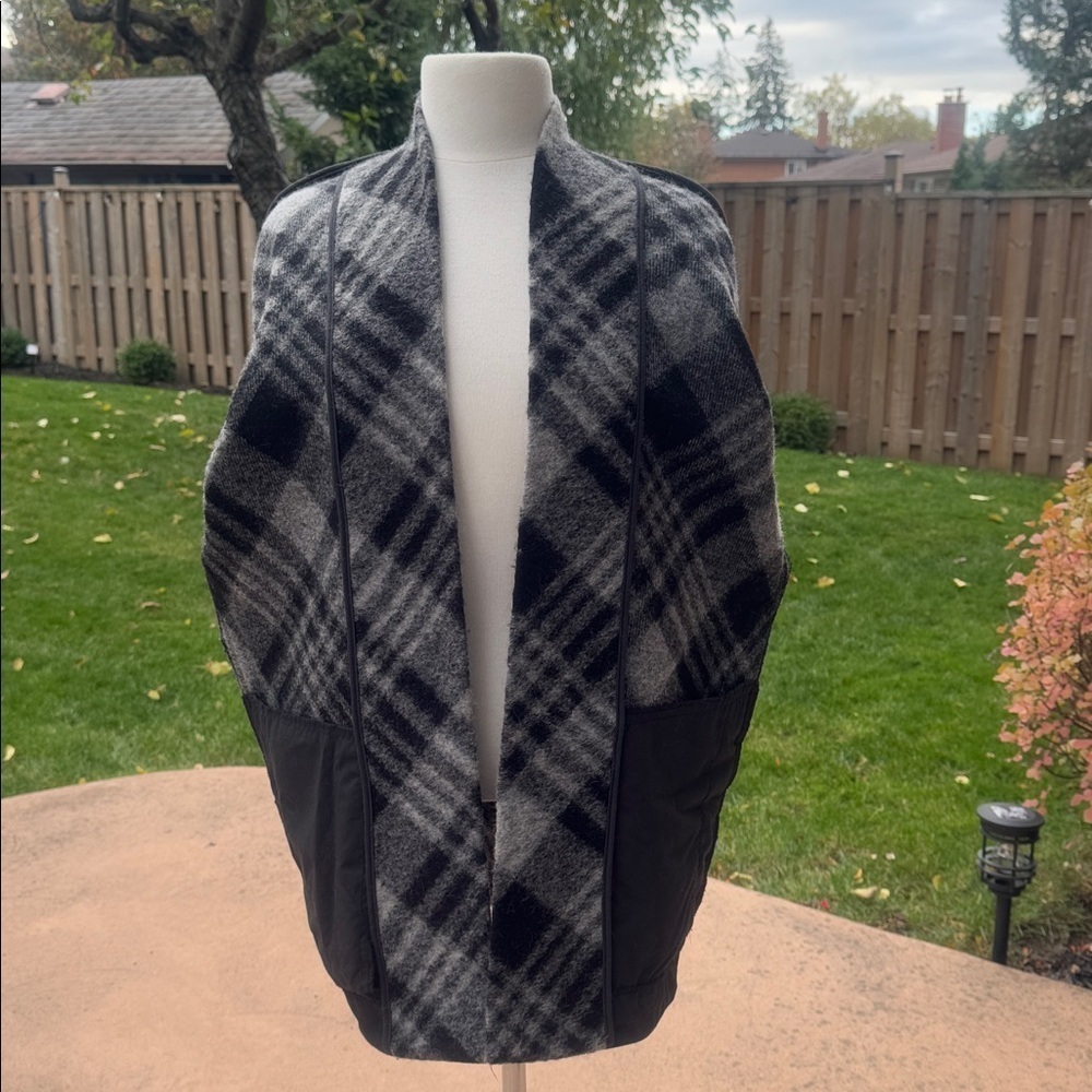 🧥 Cozy Oversized Plaid Wool-Blend Jacket Quiet Luxury Minimalist Layering Coat M - Picture 4 of 9